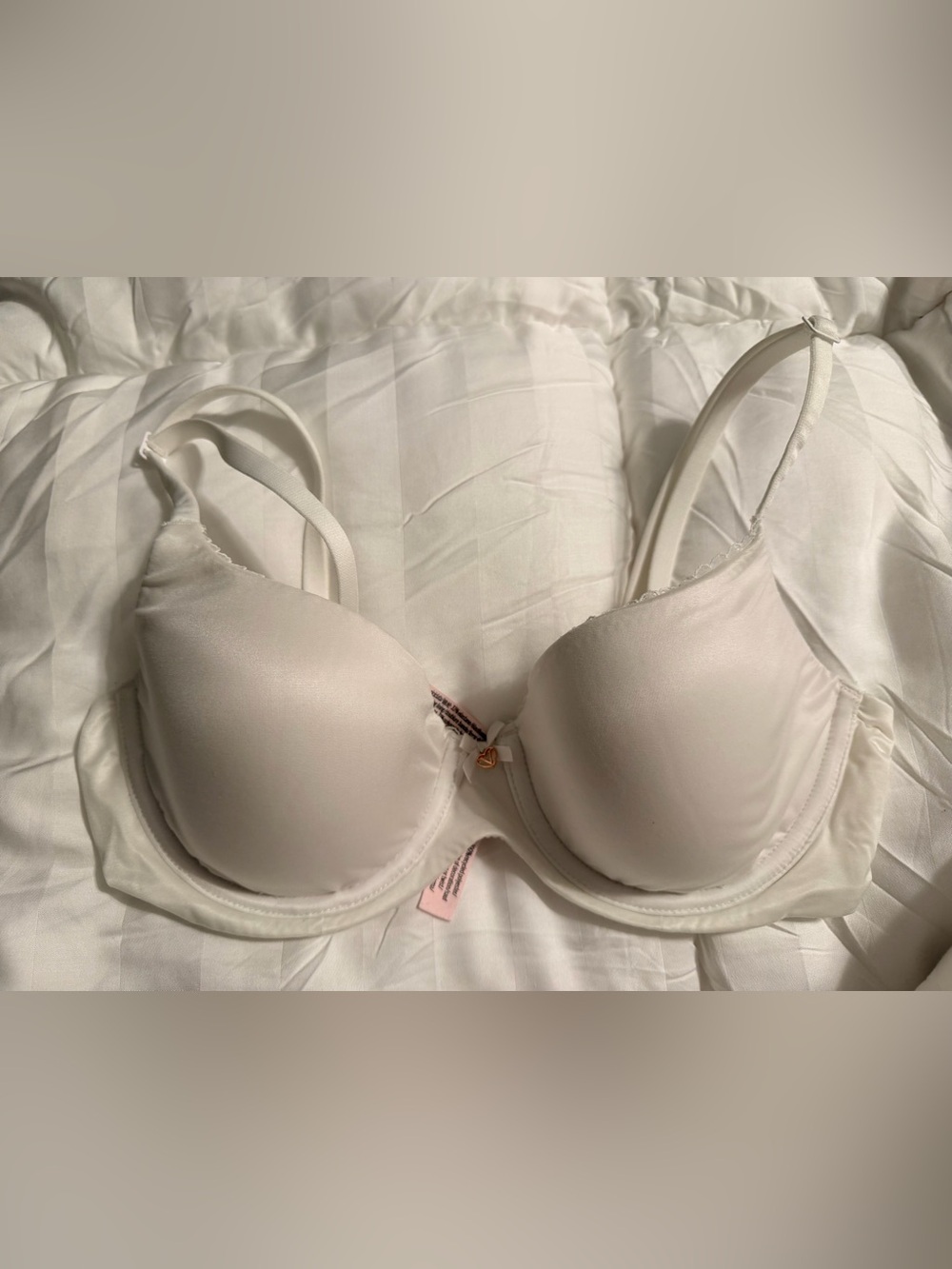 Victoria's Secret Smooth White Padded Underwire Bra with Charm